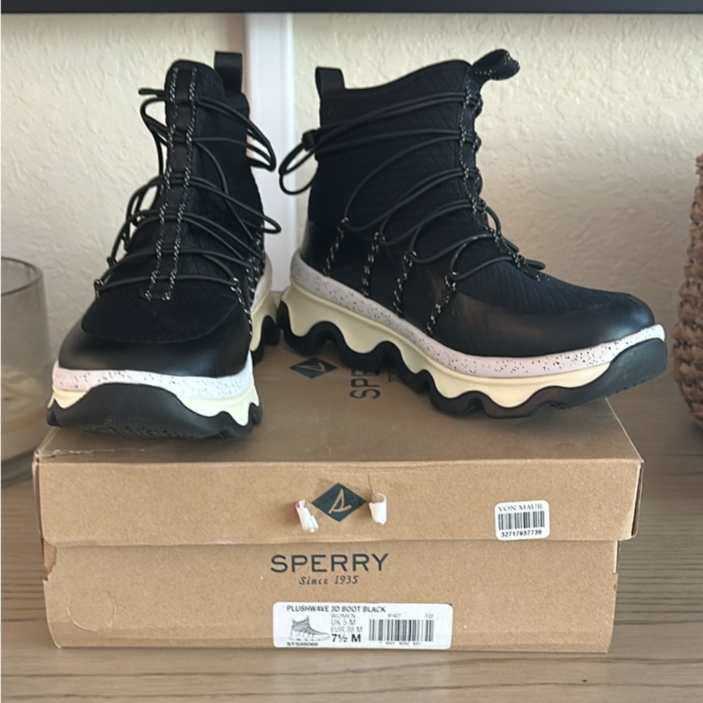 Sperry Women's Black and White Winter Boots